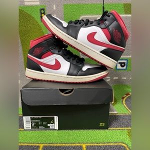 Jordan 1 Mid